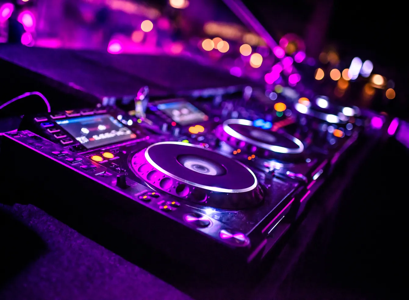 DJ